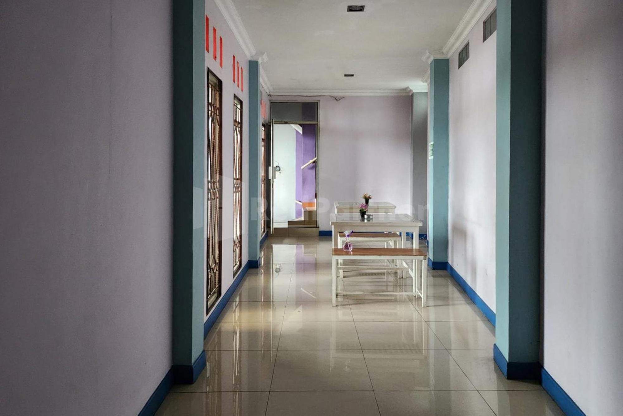 Puspita Homestay Mitra Reddoorz Bekasi Exterior foto